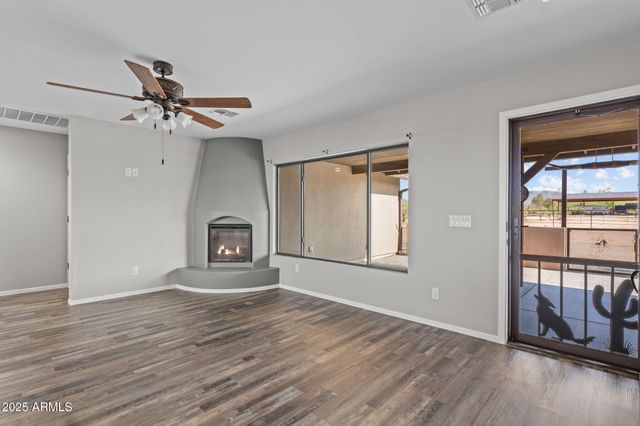 27755 S SLICK FORK Trail, Congress, AZ 85332