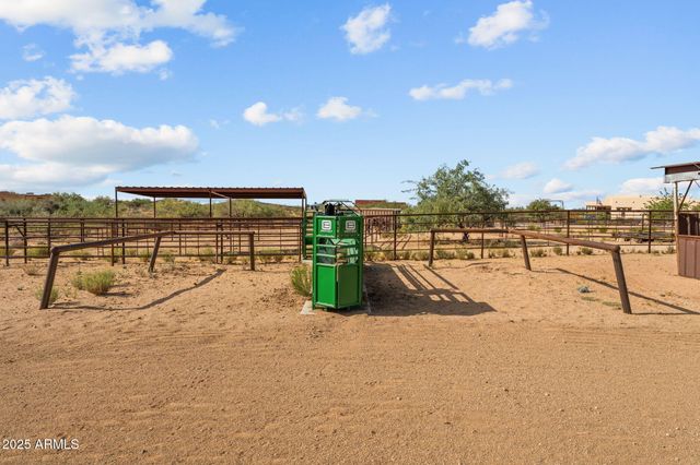 27755 S SLICK FORK Trail, Congress, AZ 85332