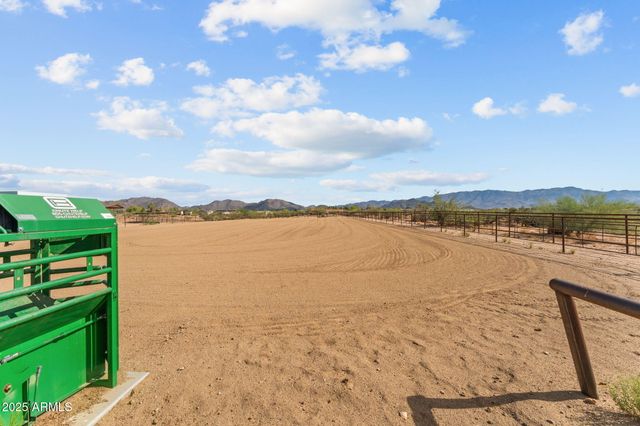 27755 S SLICK FORK Trail, Congress, AZ 85332