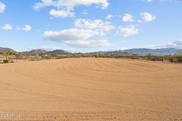 27755 S SLICK FORK Trail, Congress, AZ 85332