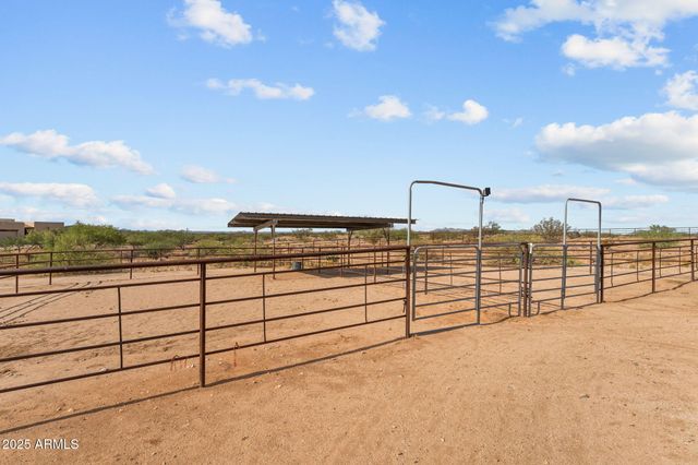 27755 S SLICK FORK Trail, Congress, AZ 85332