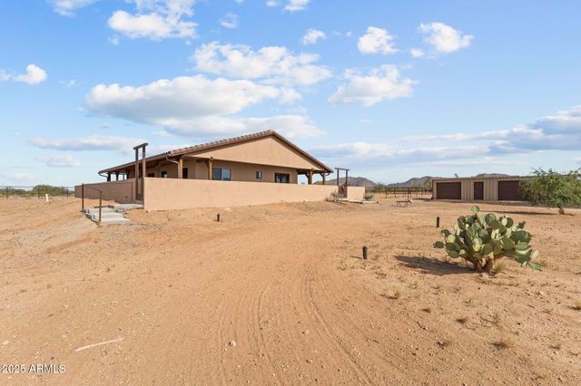 27755 S SLICK FORK Trail, Congress, AZ 85332