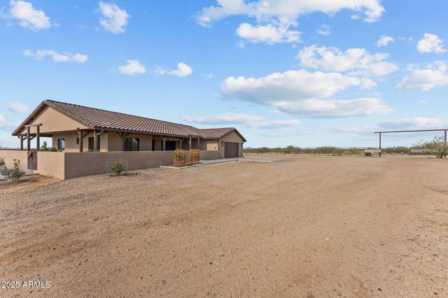 27755 S SLICK FORK Trail, Congress, AZ 85332