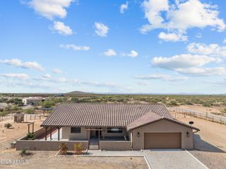 27755 S SLICK FORK Trail, Congress, AZ 85332