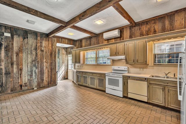 1902 Grandin RD, Roanoke, VA 24015
