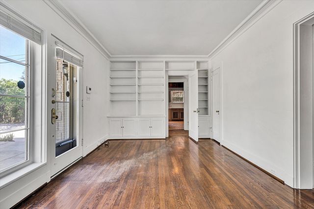 1902 Grandin RD, Roanoke, VA 24015