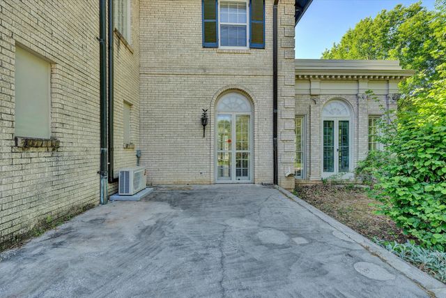 1902 Grandin RD, Roanoke, VA 24015