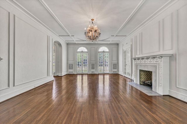 1902 Grandin RD, Roanoke, VA 24015