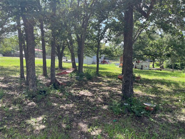 108 Live Oak Path, Somerville, TX 77879