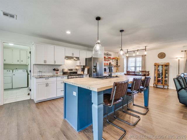 7033 E Battenfield Drive, Claremore, OK 74019