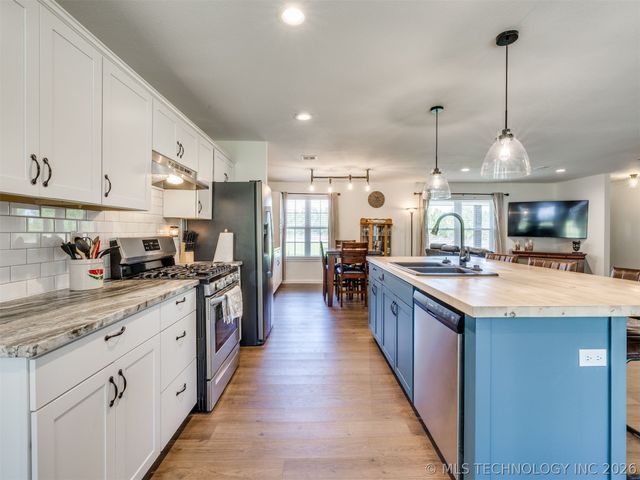7033 E Battenfield Drive, Claremore, OK 74019
