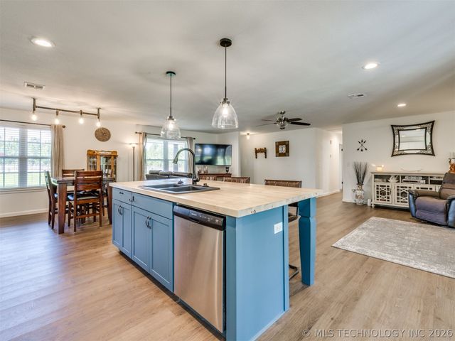 7033 E Battenfield Drive, Claremore, OK 74019