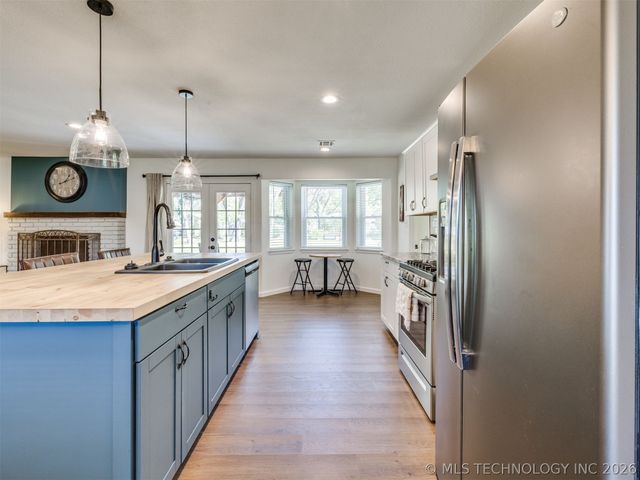 7033 E Battenfield Drive, Claremore, OK 74019
