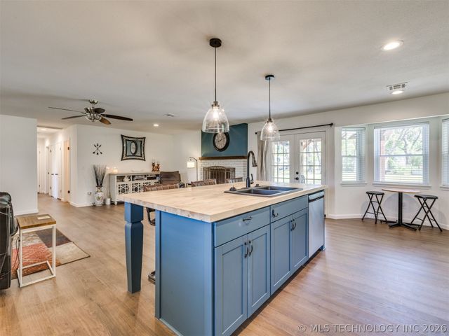 7033 E Battenfield Drive, Claremore, OK 74019