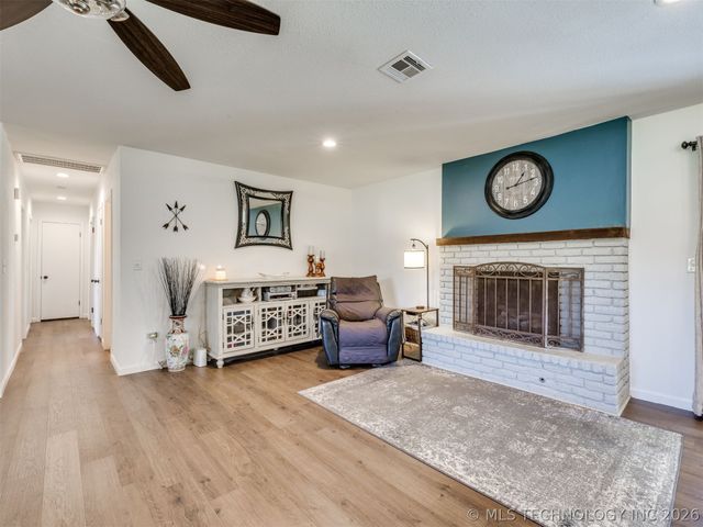 7033 E Battenfield Drive, Claremore, OK 74019