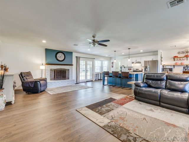7033 E Battenfield Drive, Claremore, OK 74019