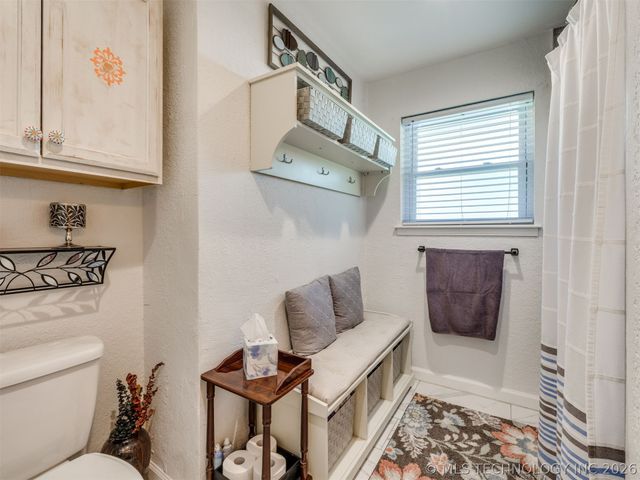 7033 E Battenfield Drive, Claremore, OK 74019