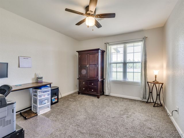 7033 E Battenfield Drive, Claremore, OK 74019