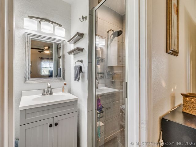 7033 E Battenfield Drive, Claremore, OK 74019