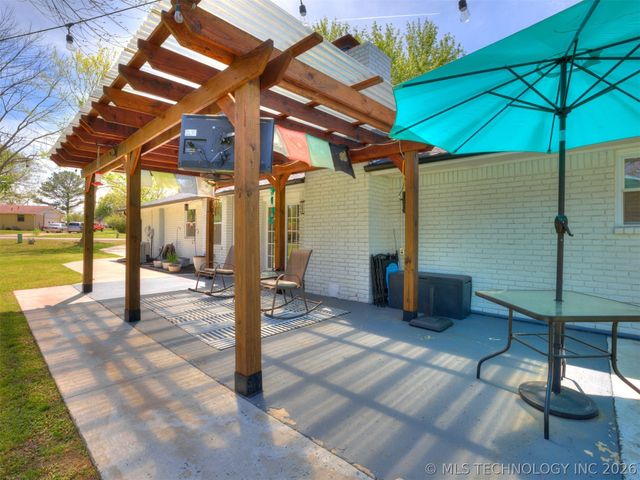 7033 E Battenfield Drive, Claremore, OK 74019