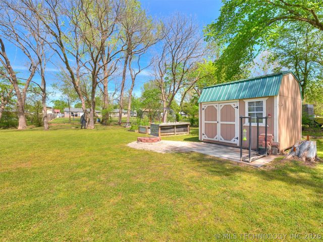 7033 E Battenfield Drive, Claremore, OK 74019