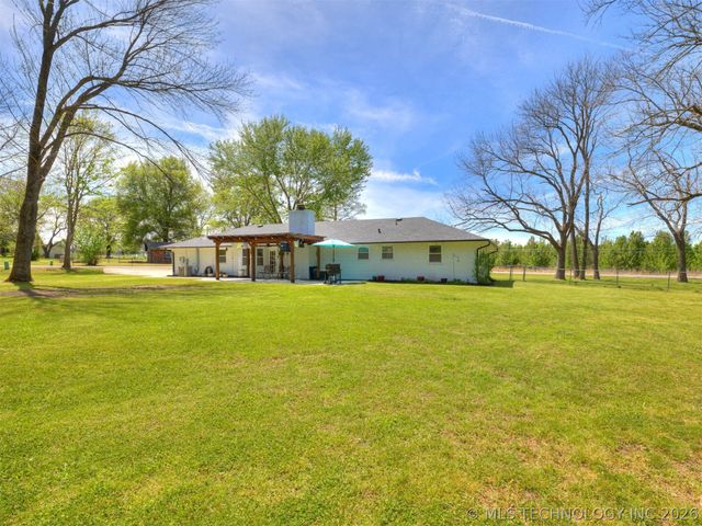 7033 E Battenfield Drive, Claremore, OK 74019