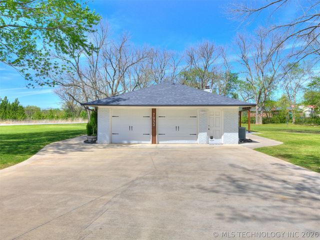 7033 E Battenfield Drive, Claremore, OK 74019