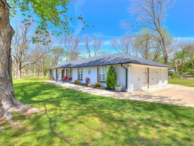 7033 E Battenfield Drive, Claremore, OK 74019