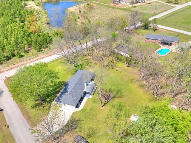 7033 E Battenfield Drive, Claremore, OK 74019