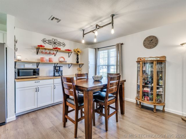 7033 E Battenfield Drive, Claremore, OK 74019