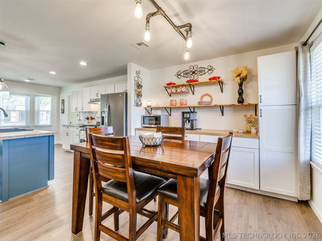 7033 E Battenfield Drive, Claremore, OK 74019