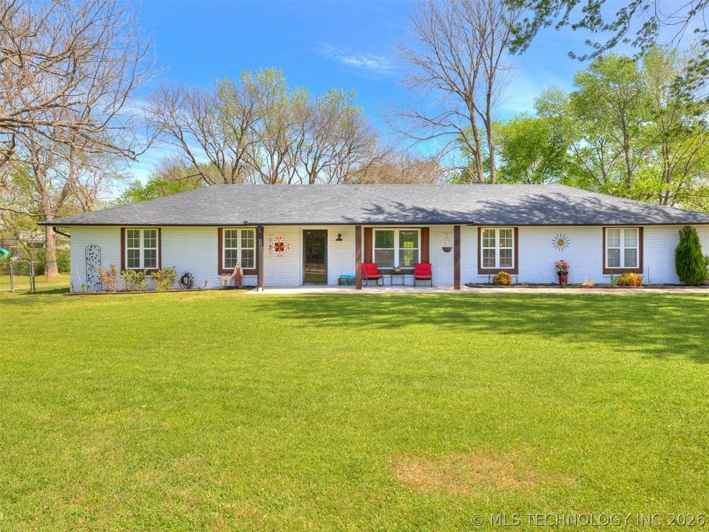 7033 E Battenfield Drive, Claremore, OK 74019