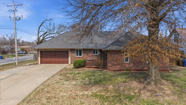 1702 E Beaumont St, Park City, KS 67219
