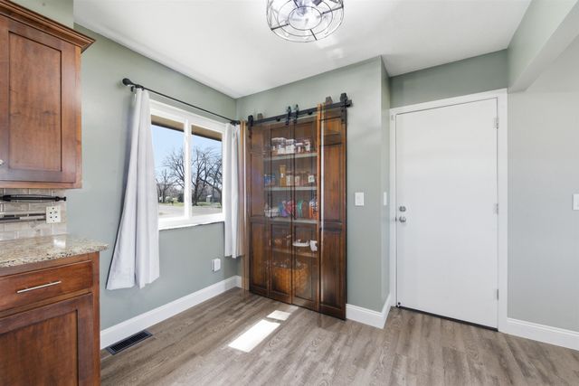 1702 E Beaumont St, Park City, KS 67219