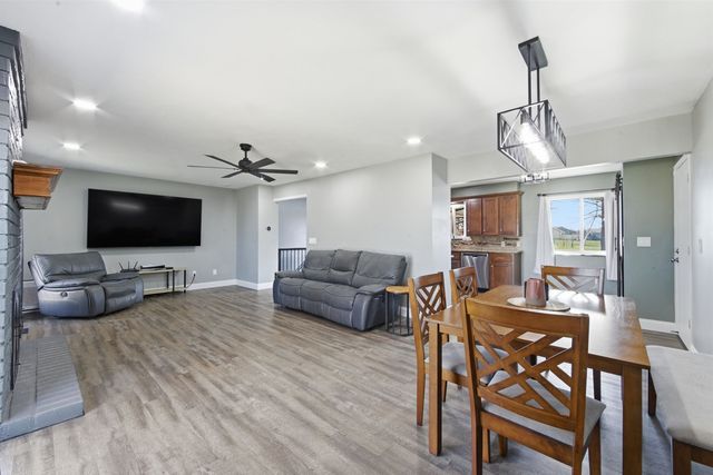 1702 E Beaumont St, Park City, KS 67219