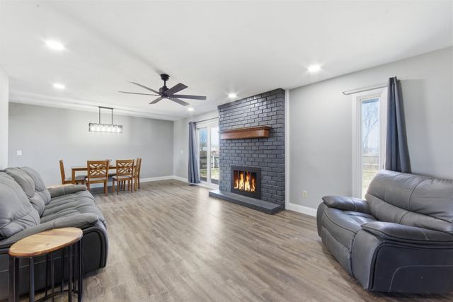 1702 E Beaumont St, Park City, KS 67219