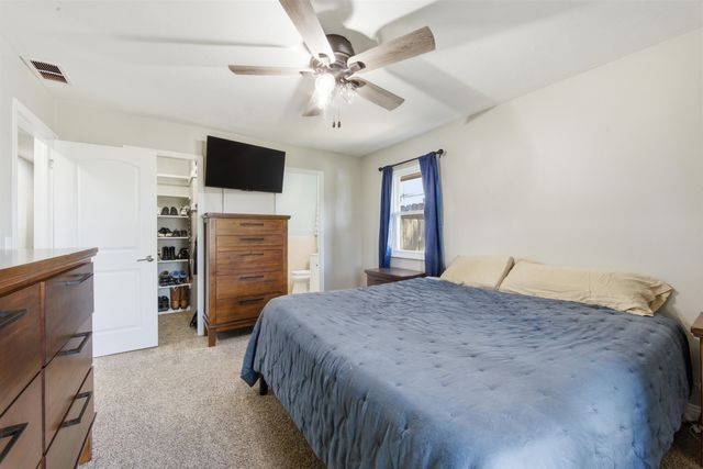 1702 E Beaumont St, Park City, KS 67219