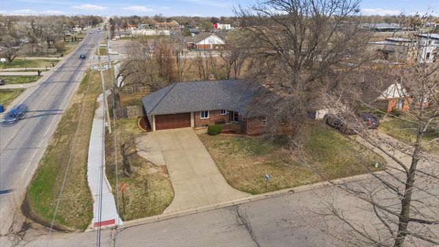 1702 E Beaumont St, Park City, KS 67219