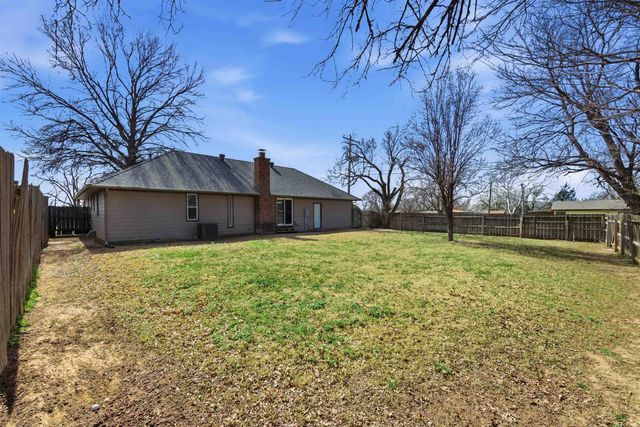 1702 E Beaumont St, Park City, KS 67219