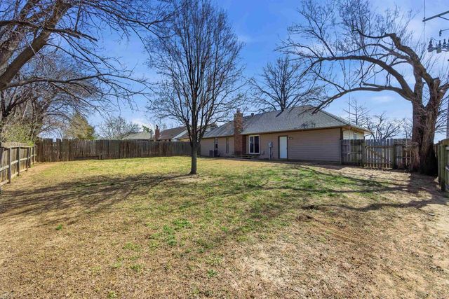 1702 E Beaumont St, Park City, KS 67219