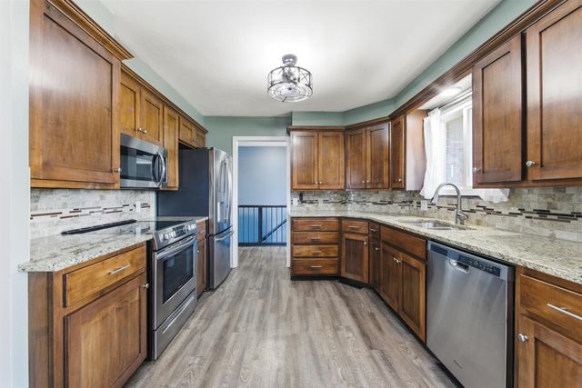 1702 E Beaumont St, Park City, KS 67219