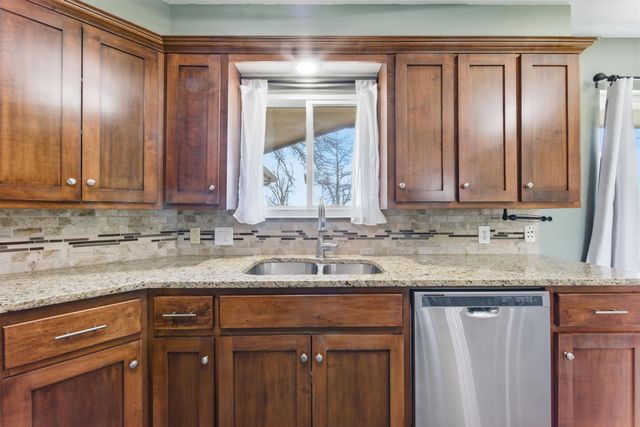 1702 E Beaumont St, Park City, KS 67219