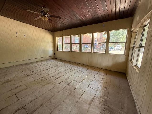 1534 E RAINES RD, Memphis, TN 38116