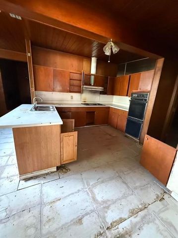 1534 E RAINES RD, Memphis, TN 38116