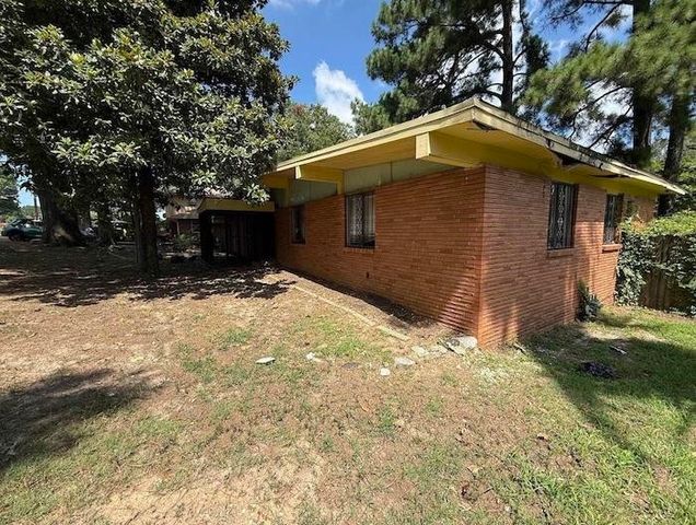 1534 E RAINES RD, Memphis, TN 38116