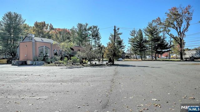 292 Passaic Avenue, Fairfield, NJ 07004