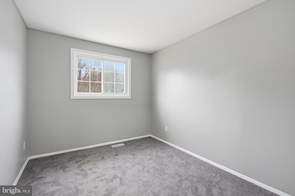 Image 16 of property listing at 22 RAINTREE, New Castle, DE 19720