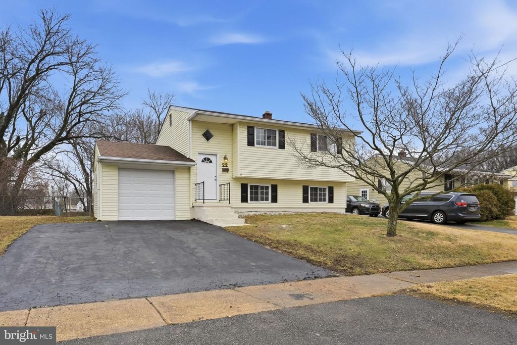 Image 2 of property listing at 22 RAINTREE, New Castle, DE 19720