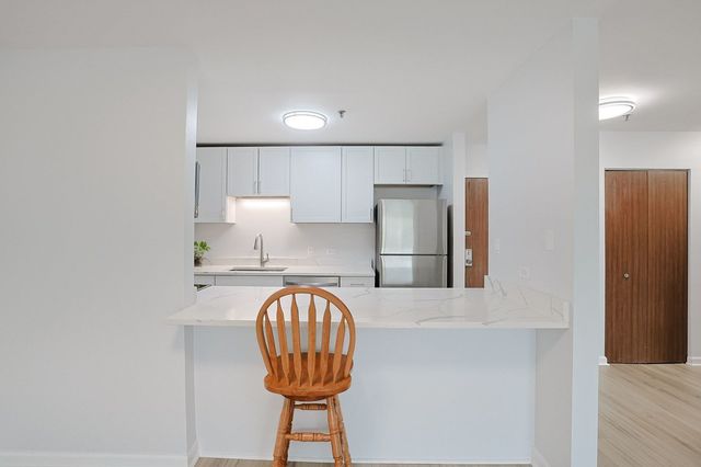 3265 Kirchoff Road 127, Rolling Meadows, IL 60008