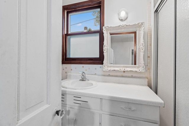 4615 10th AVENUE, Kenosha, WI 53140